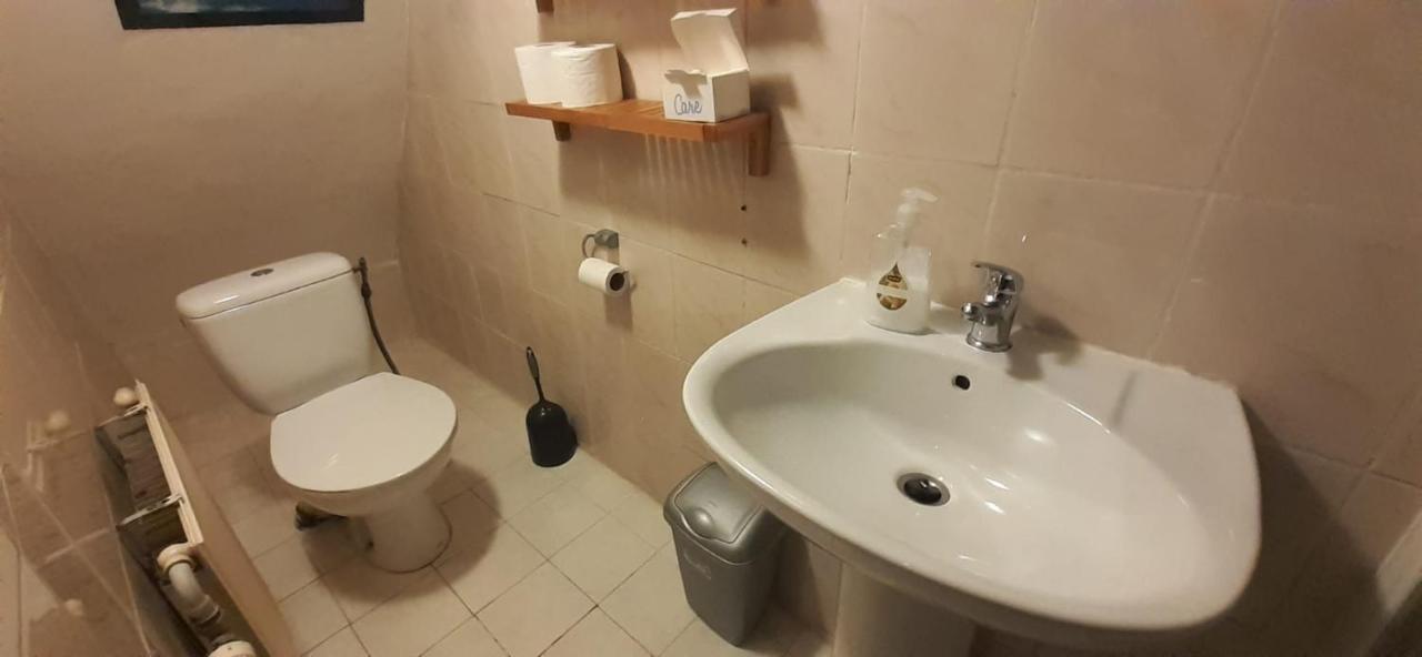 Iru, Not For Parties, Not A Hotel, Room With No Kitchen อัมสเตอร์ดัม ภายนอก รูปภาพ